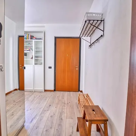 Gezellig Met Gedeeltelijk Meerzicht Appartement *