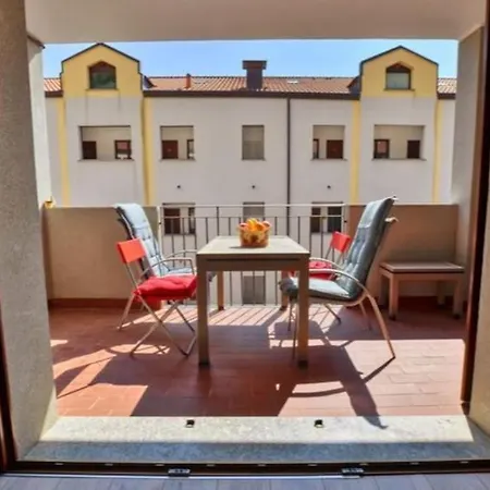 Gezellig Met Gedeeltelijk Meerzicht Appartement